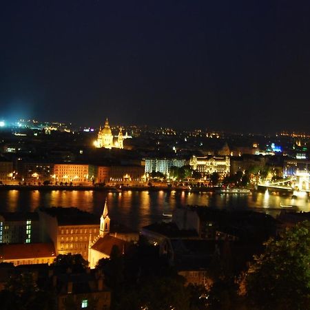 Luxurious Apartment With Balconies In Downtown Bp Budapest Bagian luar foto
