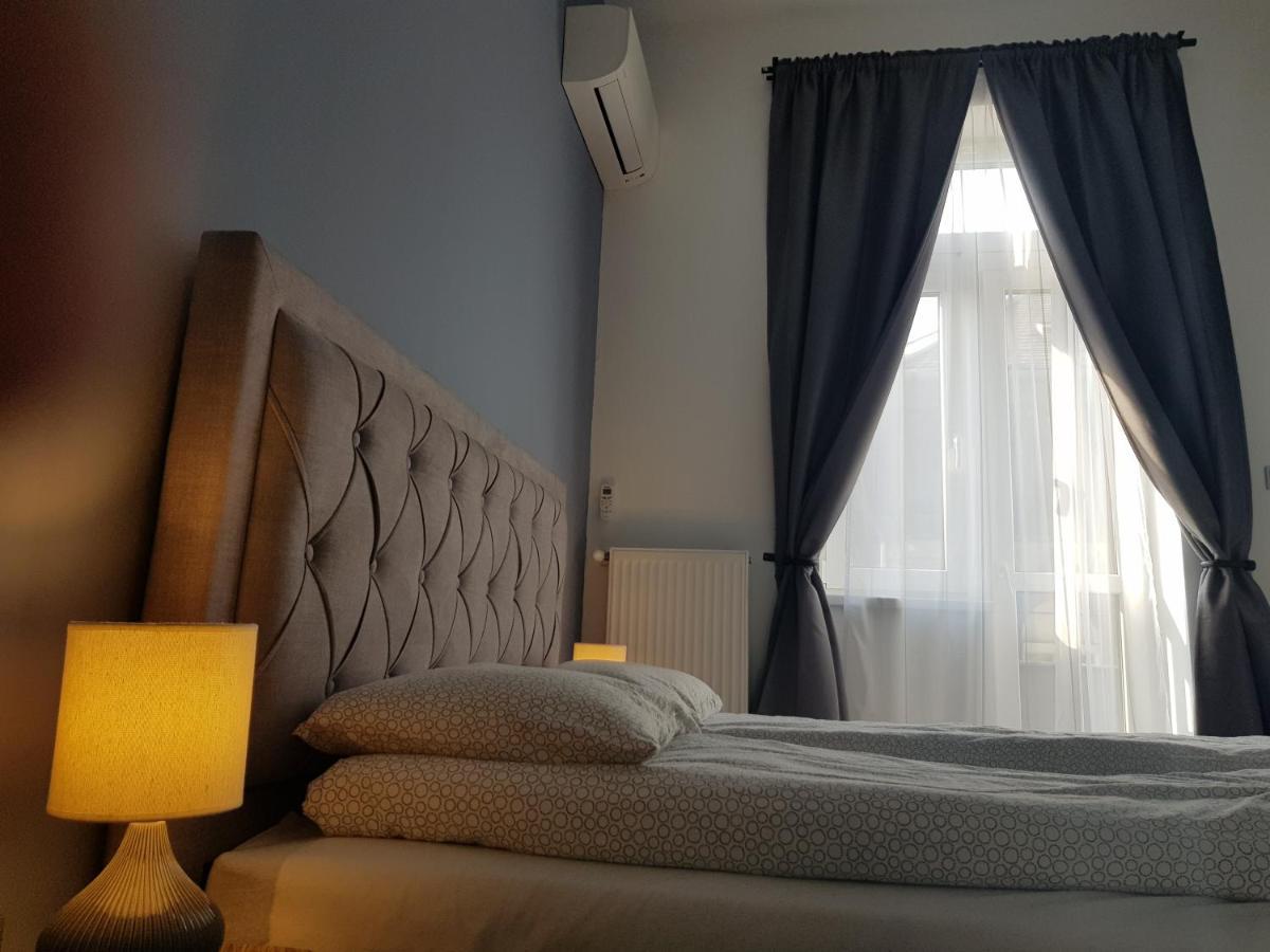 Luxurious Apartment With Balconies In Downtown Bp Budapest Bagian luar foto