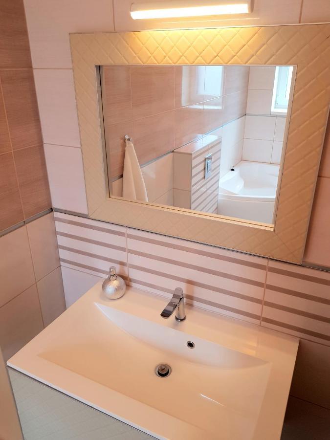 Luxurious Apartment With Balconies In Downtown Bp Budapest Bagian luar foto